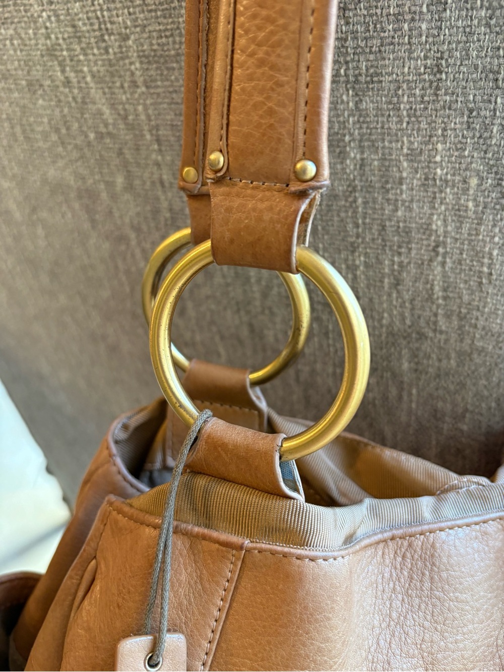 Pristine Vintage Liz Claiborne Genuine Leather Shoulder Bag w/Gold Ring Accents - Picture 4 of 10